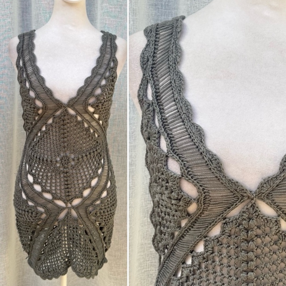 West 36 gray knitted crochet sleeveless mini v-neck  dress